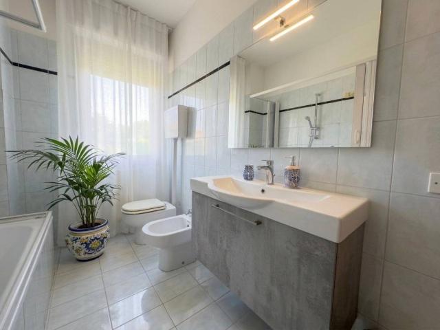 Palazzo / Stabile in vendita a Desenzano del Garda BS