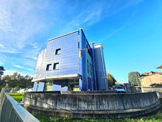 Palazzo / Stabile in vendita a Desio MB