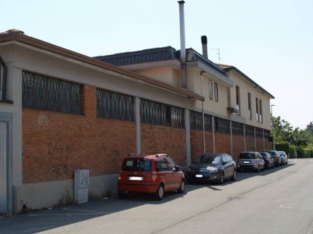 Palazzo / Stabile in vendita a Desio MB