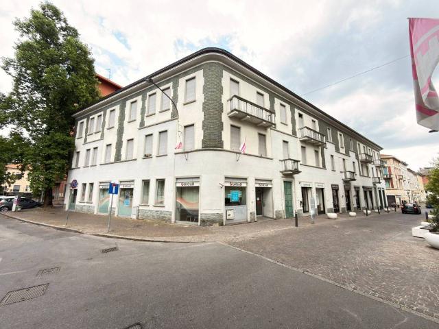Palazzo / Stabile in vendita a Desio MB