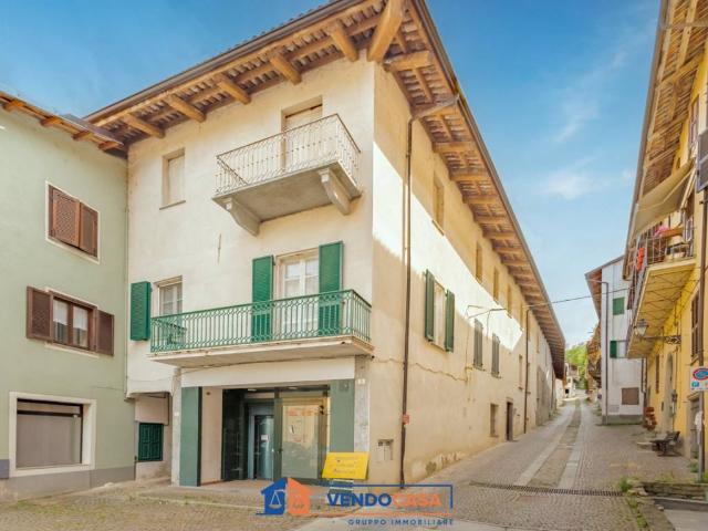 Palazzo / Stabile in vendita a Dogliani CN