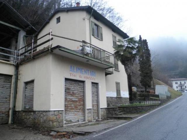 Palazzo / Stabile in vendita a Dossena BG
