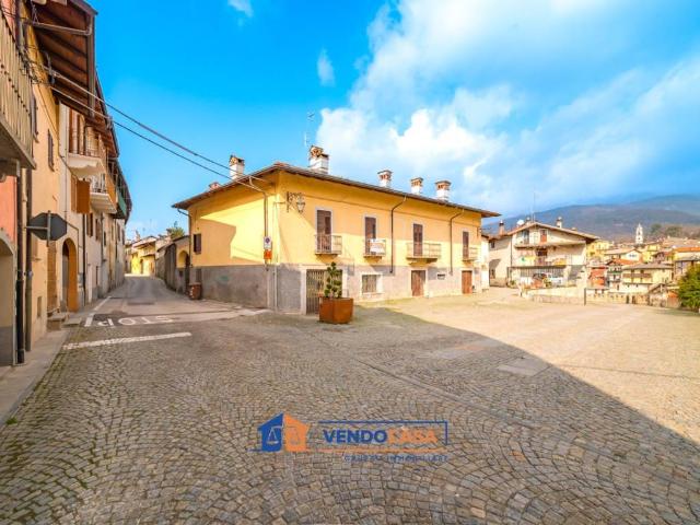 Palazzo / Stabile in vendita a Dronero CN