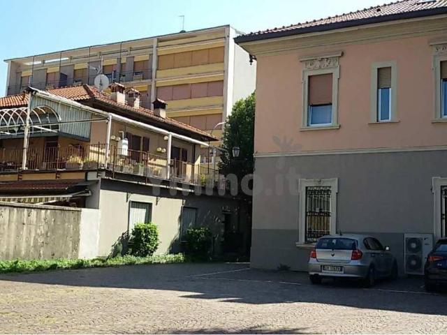 Palazzo / Stabile in vendita a Erba CO