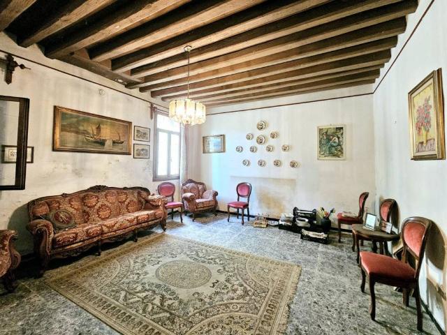 Palazzo / Stabile in vendita a Este PD