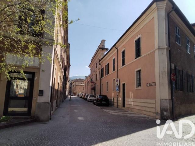 Palazzo / Stabile in vendita a Fabriano AN