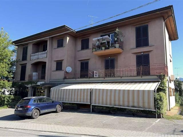Palazzo / Stabile in vendita a Faloppio CO