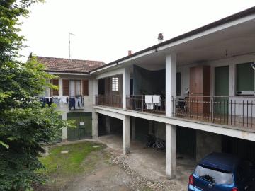 Palazzo / Stabile in vendita a Fara Novarese NO