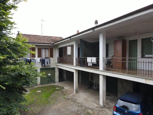 Palazzo / Stabile in vendita a Fara Novarese NO