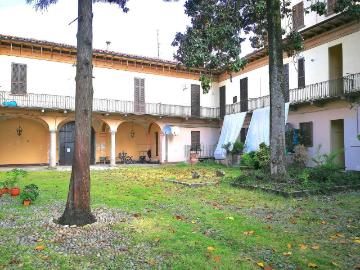 Palazzo / Stabile in vendita a Fara Novarese NO
