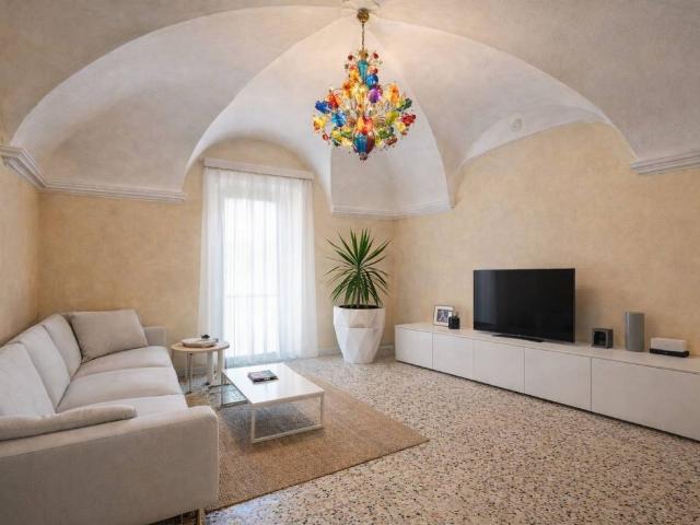 Palazzo / Stabile in vendita a Farigliano CN