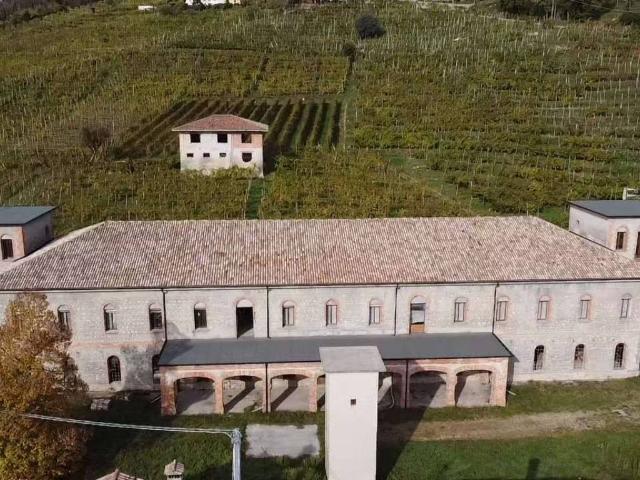 Palazzo / Stabile in vendita a Farra di Soligo TV