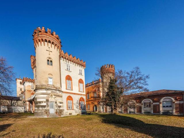 Palazzo / Stabile in vendita a Favria TO