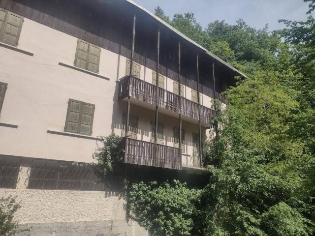 Palazzo / Stabile in vendita a Feltre BL
