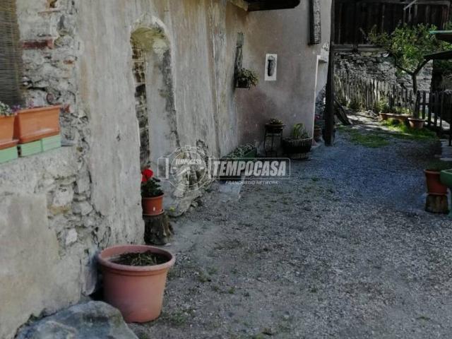 Palazzo / Stabile in vendita a Fénis AO