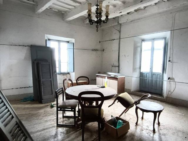 Palazzo / Stabile in vendita a Fermo FM