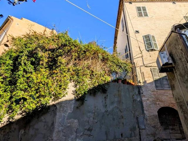 Palazzo / Stabile in vendita a Fermo FM