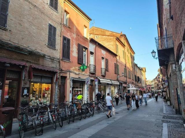 Palazzo / Stabile in vendita a Ferrara FE