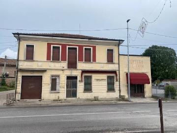 Palazzo / Stabile in vendita a Ferrara FE