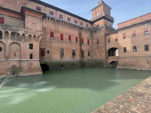Palazzo / Stabile in vendita a Ferrara FE