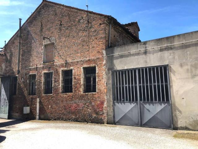 Palazzo / Stabile in vendita a Ferrara FE