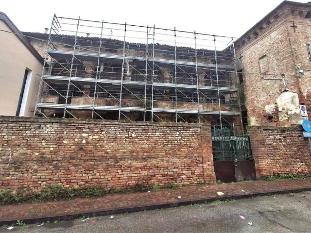 Palazzo / Stabile in vendita a Fidenza PR