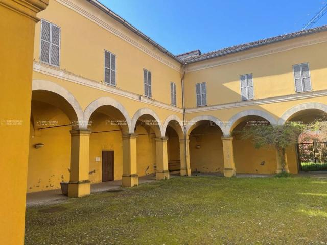 Palazzo / Stabile in vendita a Fidenza PR