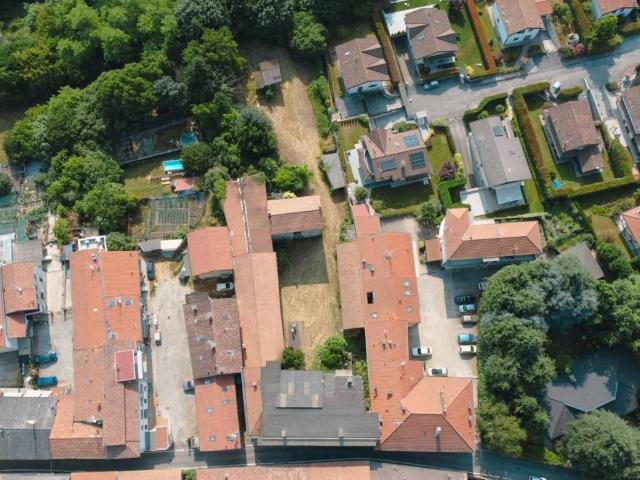 Palazzo / Stabile in vendita a Fino Mornasco CO