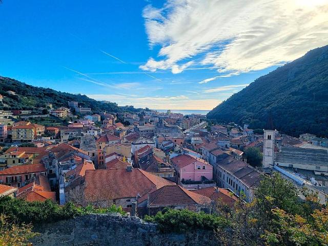 Palazzo / Stabile in vendita a Finale Ligure SV