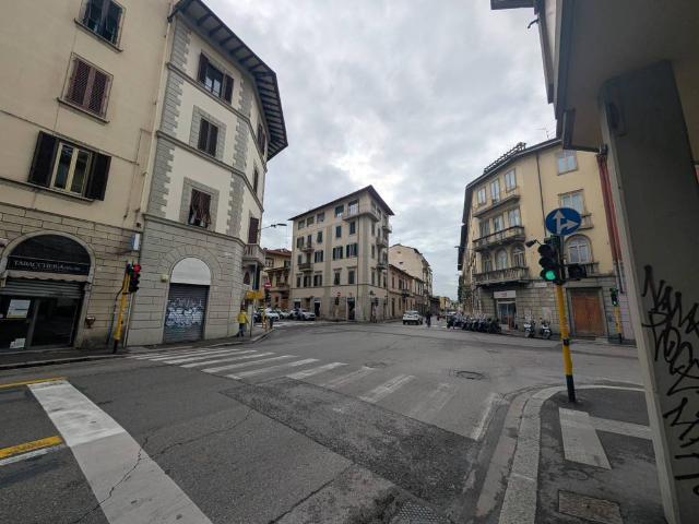 Palazzo / Stabile in vendita a Firenze FI