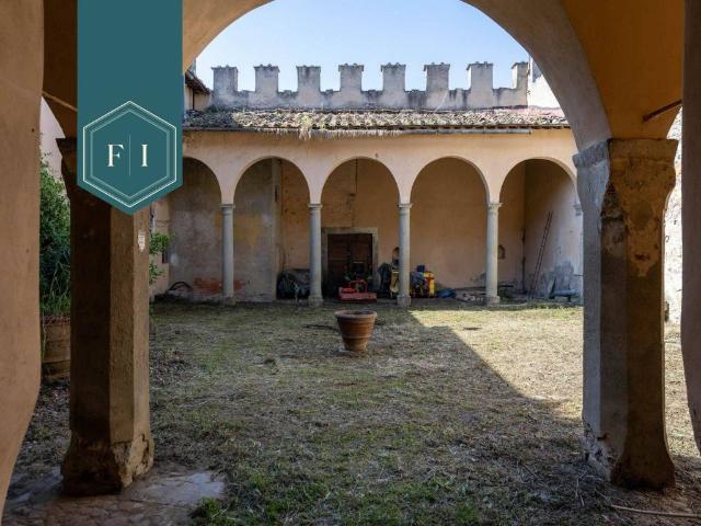 Palazzo / Stabile in vendita a Firenze FI