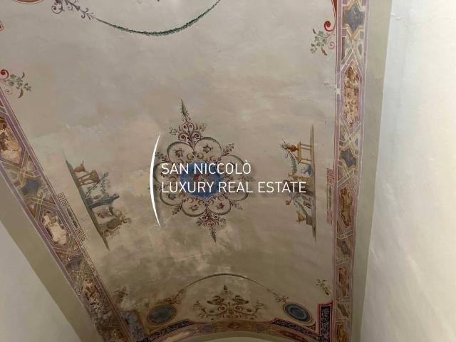 Palazzo / Stabile in vendita a Firenze FI