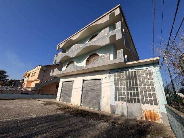Palazzo / Stabile in vendita a Flumeri AV