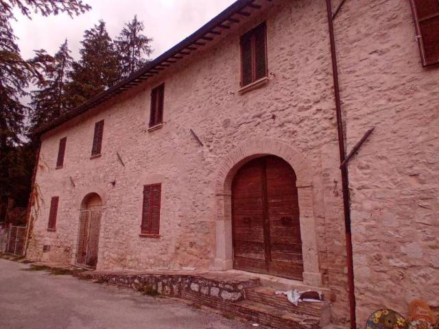 Palazzo / Stabile in vendita a Foligno PG