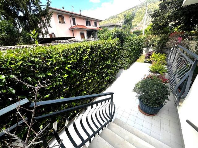 Palazzo / Stabile in vendita a Fondi LT