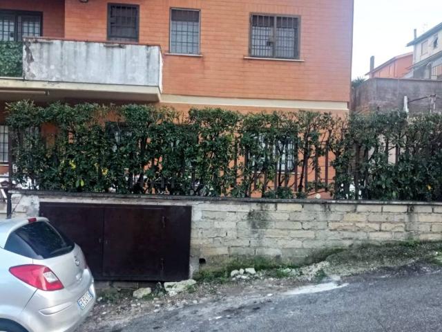 Palazzo / Stabile in vendita a Fonte Nuova RM