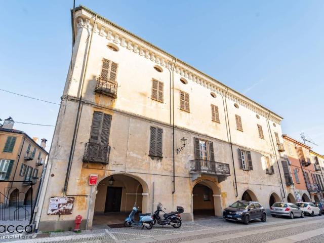Palazzo / Stabile in vendita a Fossano CN