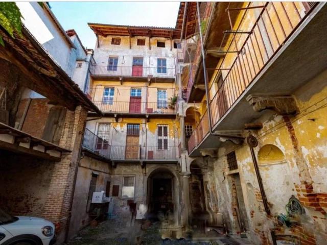 Palazzo / Stabile in vendita a Fossano CN
