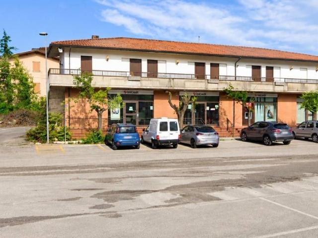 Palazzo / Stabile in vendita a Fossato di Vico PG