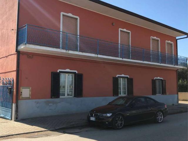 Palazzo / Stabile in vendita a Francolise CE