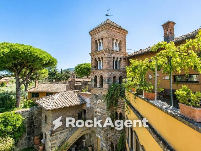 Palazzo / Stabile in vendita a Frascati RM