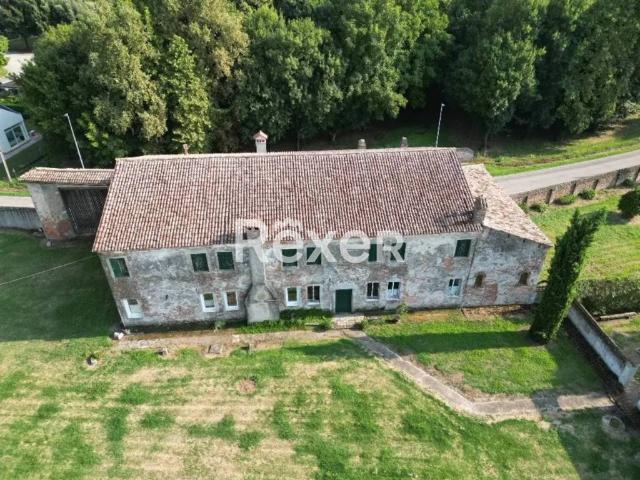 Palazzo / Stabile in vendita a Frassinelle Polesine RO