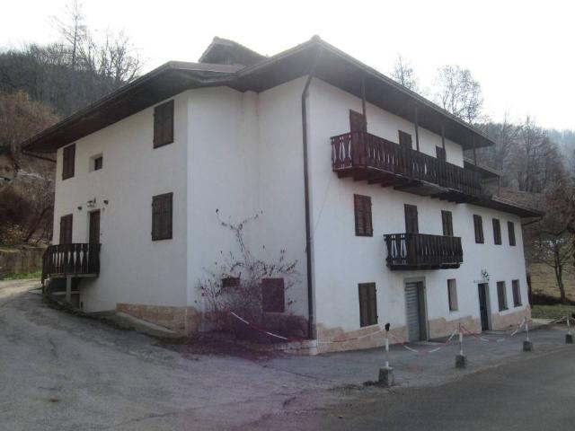 Palazzo / Stabile in vendita a Frassilongo TN