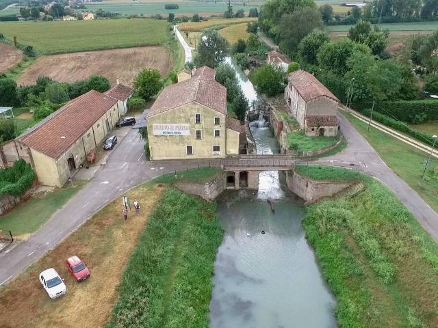 Palazzo / Stabile in vendita a Fratta Polesine RO