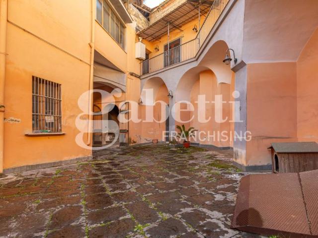 Palazzo / Stabile in vendita a Frattamaggiore NA