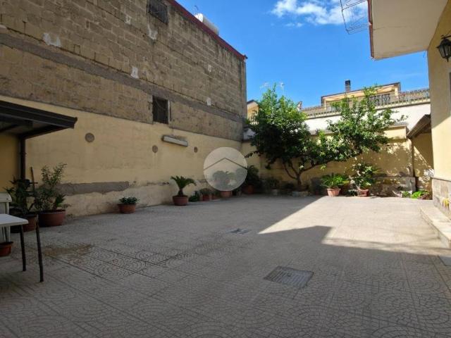 Palazzo / Stabile in vendita a Frattamaggiore NA