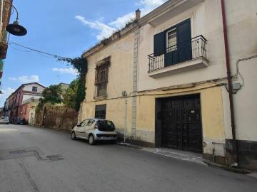 Palazzo / Stabile in vendita a Frattaminore NA