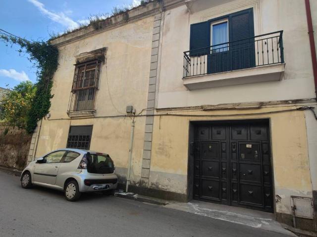 Palazzo / Stabile in vendita a Frattaminore NA