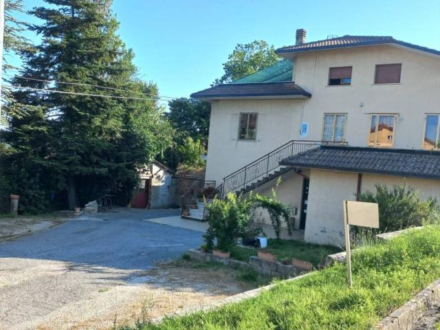 Palazzo / Stabile in vendita a Fratte Rosa PU