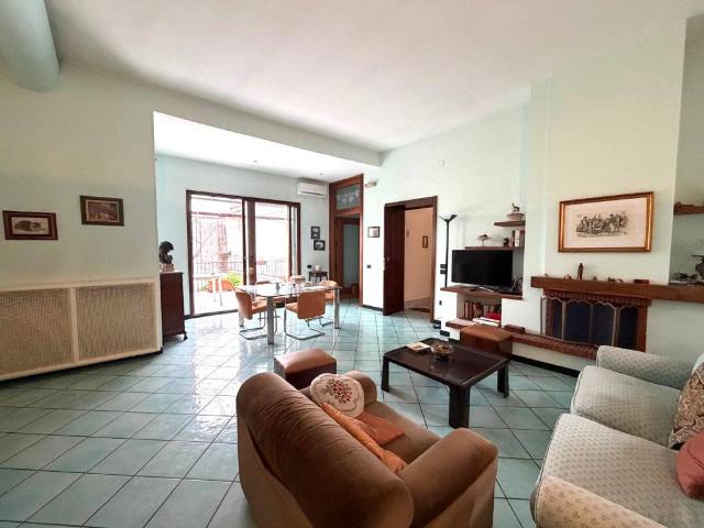Palazzo / Stabile in vendita a Frignano CE